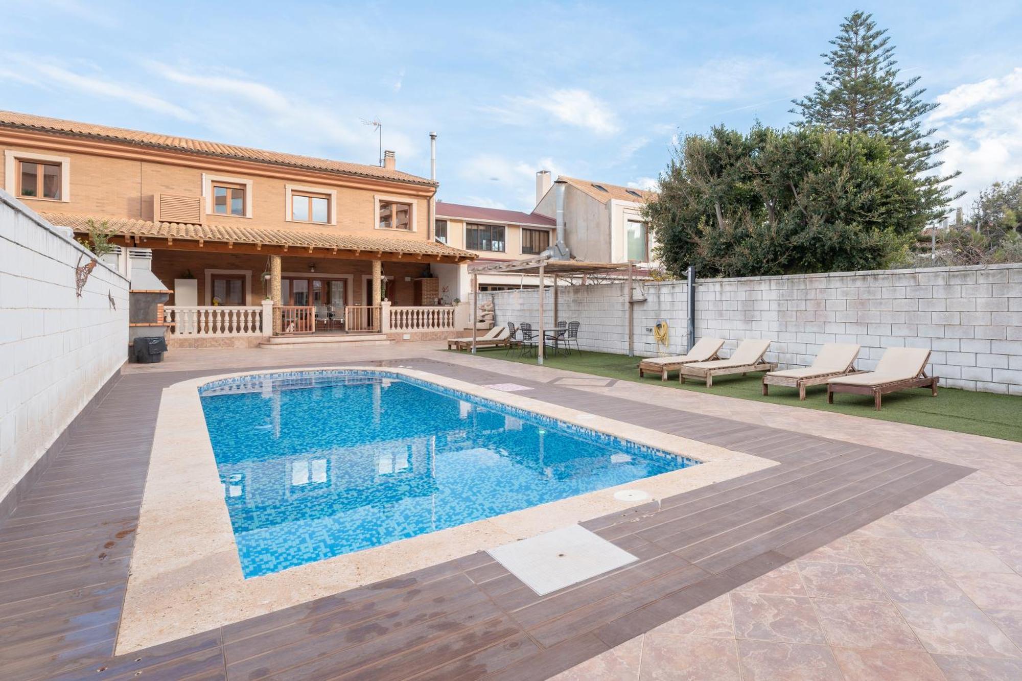 Unique Patacona Villa *